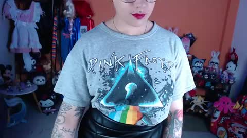 Snapshot of missmia2 chatting on 05-18-26, 10:43 Miss Mia online show from 05-18-26, 10:43