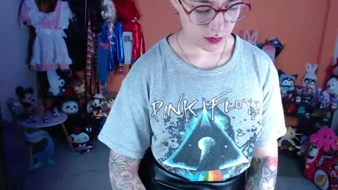 Snapshot of missmia2 chatting on 05-18-26, 10:48 Miss Mia online show from 05-18-26, 10:48