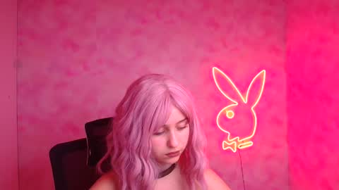 Mia online show from 11-17-25, 10:59