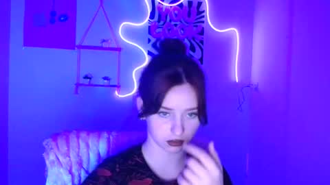 Mia online show from 11-26-25, 07:04