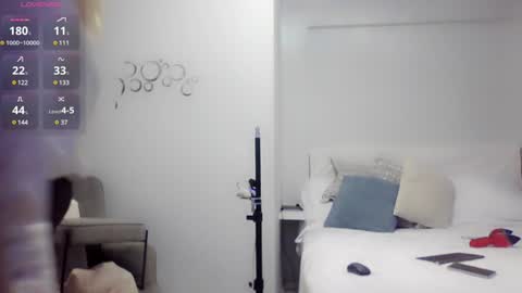 Mia online show from 01-01-25, 04:07