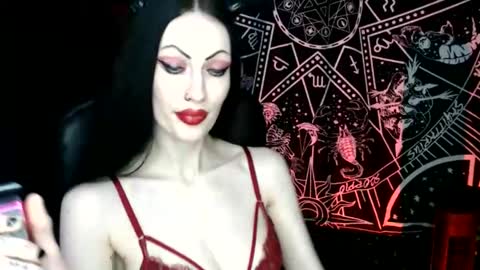 Snapshot of missmoondoll chatting on 10-23-25, 04:01 MissMoonDoll online show from 10-23-25, 04:01