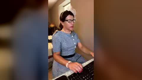 Snapshot of missnicolenicolenicole chatting on 07-23-26, 04:16 Nicole Smith online show from 07-23-26, 04:16
