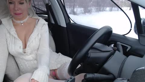 Snapshot of missofkiss chatting on 12-10-24, 11:54 Olenka online show from 12-10-24, 11:54