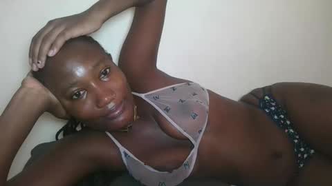 Snapshot of missprettygal chatting on 05-11-26, 11:05 pretty gal online show from 05-11-26, 11:05