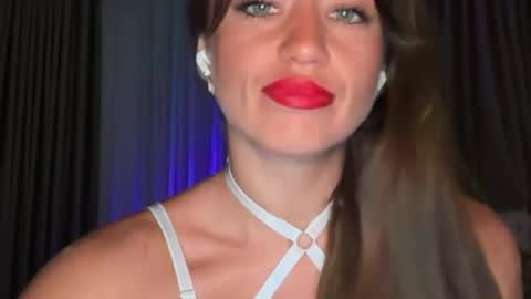 Snapshot of missroriann chatting on 06-19-26, 02:21 missroriann online show from 06-19-26, 02:21