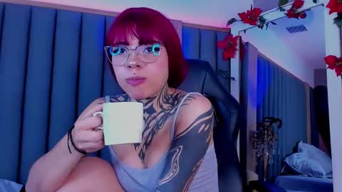 Snapshot of misstomie_ chatting on 02-25-25, 03:38 Tomiehelp me get to 100 thumbs up online show from 02-25-25, 03:38