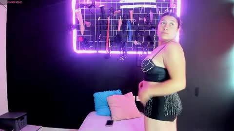 Snapshot of misstres_emmaandlilith27 chatting on 07-29-26, 07:12 misstressemmaandlilith online show from 07-29-26, 07:12