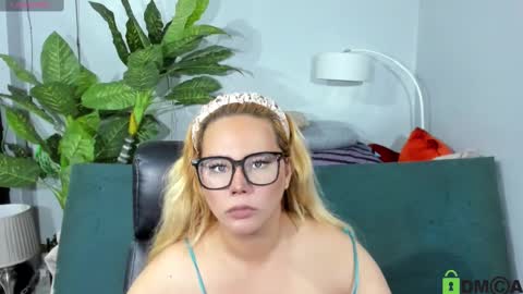 Snapshot of misstressheavenly chatting on 02-27-25, 05:13 Amanda . online show from 02-27-25, 05:13