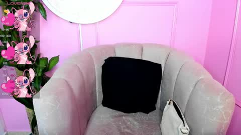 Snapshot of missvalery1 chatting on 02-17-25, 10:25 missvalery1 online show from 02-17-25, 10:25