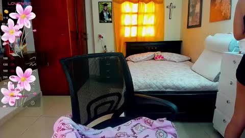 Snapshot of missvalery1 chatting on 09-16-25, 08:54 missvalery1 online show from 09-16-25, 08:54