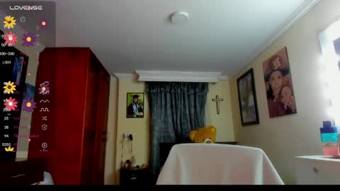 Snapshot of missvalery1 chatting on 05-06-26, 10:48 missvalery1 online show from 05-06-26, 10:48