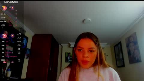 Snapshot of missvalery1 chatting on 06-09-26, 11:38 missvalery1 online show from 06-09-26, 11:38