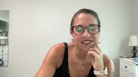 Snapshot of missveronicajaymes chatting on 06-12-26, 04:28 Miss Veronica Jaymes online show from 06-12-26, 04:28