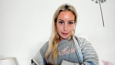 Snapshot of missy_matrix chatting on 11-03-25, 09:05 Missy matrix online show from 11-03-25, 09:05