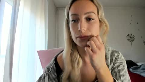 Snapshot of missy_matrix chatting on 11-06-25, 10:05 Missy matrix online show from 11-06-25, 10:05