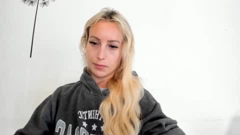 Snapshot of missy_matrix chatting on 12-18-25, 10:32 Missy matrix online show from 12-18-25, 10:32