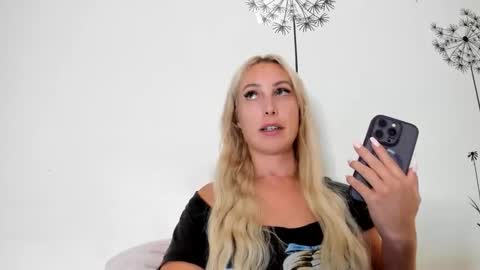 Snapshot of missy_matrix chatting on 05-04-26, 06:15 Missy matrix online show from 05-04-26, 06:15