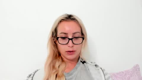 Snapshot of missy_matrix chatting on 06-12-26, 09:30 Missy matrix online show from 06-12-26, 09:30