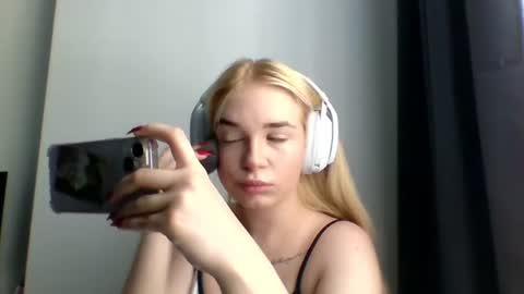 Snapshot of missyrattana chatting on 07-08-26, 05:23 Lucy online show from 07-08-26, 05:23