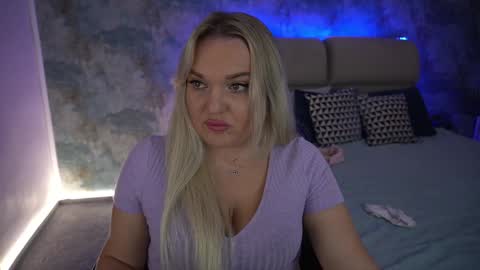 Snapshot of missyymartinezz chatting on 12-02-24, 08:19 Amely online show from 12-02-24, 08:19