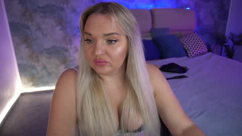 Snapshot of missyymartinezz chatting on 12-07-24, 08:44 Amely online show from 12-07-24, 08:44