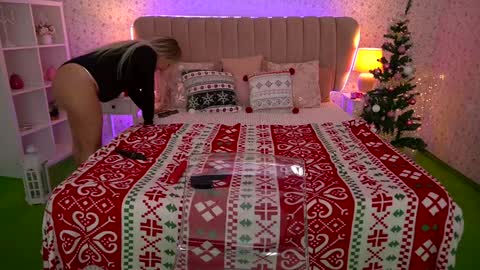 Snapshot of missyymartinezz chatting on 12-24-24, 12:00 Amely online show from 12-24-24, 12:00