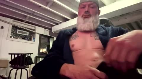 Snapshot of mister_bigg_dick chatting on 04-12-26, 05:45 AJ online show from 04-12-26, 05:45