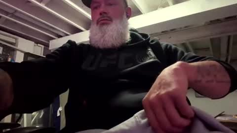 Snapshot of mister_bigg_dick chatting on 05-13-26, 04:32 AJ online show from 05-13-26, 04:32
