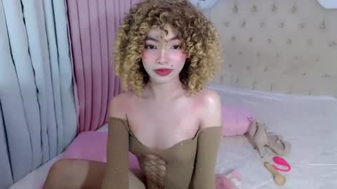 Snapshot of misterytgirl chatting on 06-22-26, 06:16 CRISHA online show from 06-22-26, 06:16
