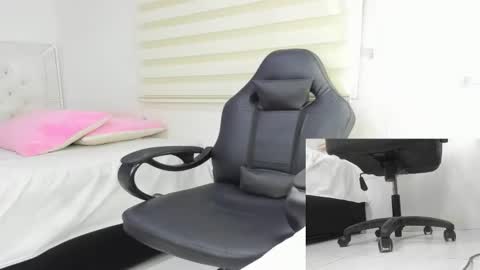 Snapshot of mistress_findom chatting on 10-10-25, 06:34 mistress_findom online show from 10-10-25, 06:34