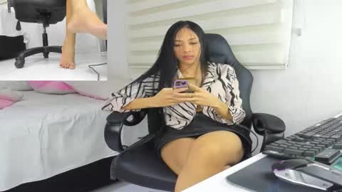 Snapshot of mistress_findom chatting on 10-14-25, 10:32 mistress_findom online show from 10-14-25, 10:32