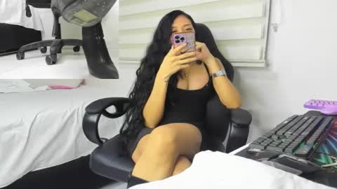 Snapshot of mistress_findom1 chatting on 10-04-25, 05:27 mistress_findom1 online show from 10-04-25, 05:27