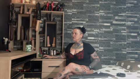Snapshot of mistress_mirybossy chatting on 05-30-26, 04:42 Mistress Mirybossy online show from 05-30-26, 04:42