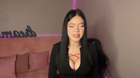 Mia online show from 10-17-25, 08:33