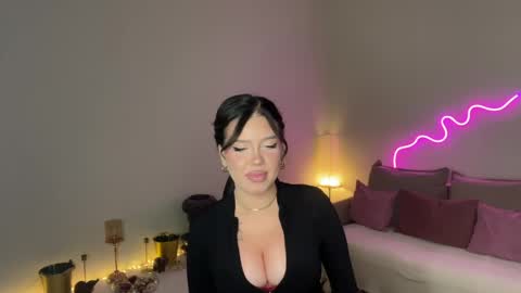 Snapshot of mistress_of_hearts chatting on 05-16-26, 07:56 Mia online show from 05-16-26, 07:56