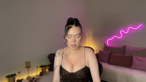 Snapshot of mistress_of_hearts chatting on 05-20-26, 06:58 Mia online show from 05-20-26, 06:58
