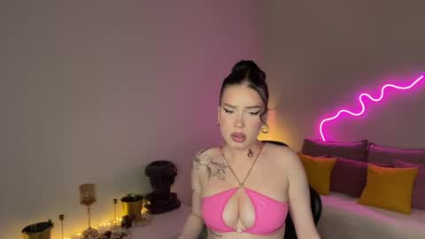 Snapshot of mistress_of_hearts chatting on 05-24-26, 07:30 Mia online show from 05-24-26, 07:30