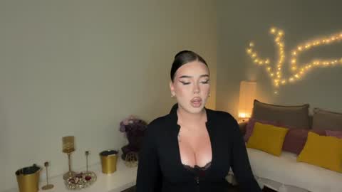Snapshot of mistress_of_hearts chatting on 07-04-26, 03:29 Mia online show from 07-04-26, 03:29
