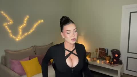 Snapshot of mistress_of_hearts chatting on 07-21-26, 02:30 Mia online show from 07-21-26, 02:30