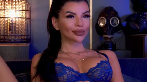 Elenia online show from 10-06-25, 01:08