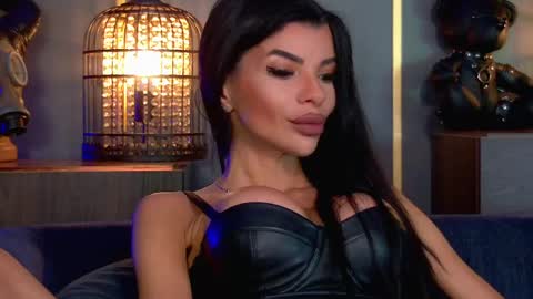 Elenia online show from 05-18-26, 01:39