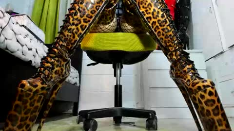 Tiffany online show from 09-18-25, 06:59