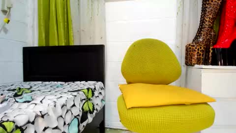 Tiffany online show from 10-06-25, 04:54