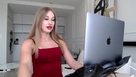 Snapshot of mistressuniverse chatting on 05-11-26, 08:42 mistressuniverse online show from 05-11-26, 08:42
