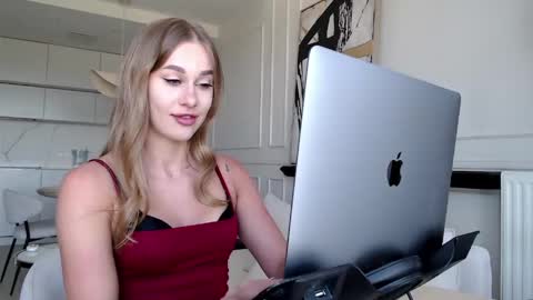 Snapshot of mistressuniverse chatting on 05-29-26, 10:13 mistressuniverse online show from 05-29-26, 10:13