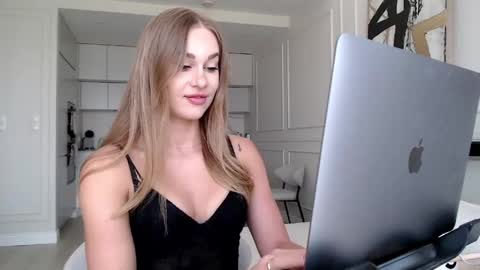 Snapshot of mistressuniverse chatting on 06-03-26, 09:23 mistressuniverse online show from 06-03-26, 09:23