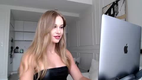 Snapshot of mistressuniverse chatting on 07-15-26, 11:15 mistressuniverse online show from 07-15-26, 11:15