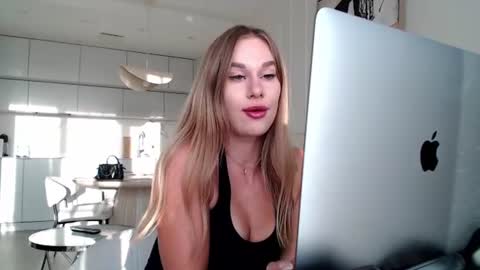 Snapshot of mistressuniverse chatting on 07-28-26, 05:56 mistressuniverse online show from 07-28-26, 05:56