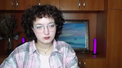 Snapshot of mistyrosee chatting on 10-10-25, 06:45 Aria online show from 10-10-25, 06:45